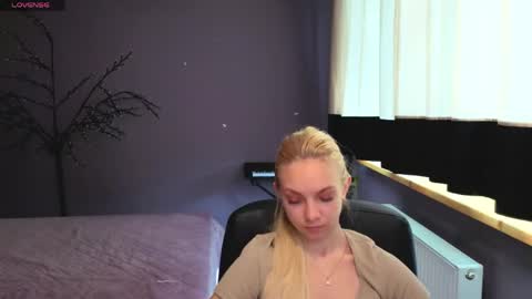Snapshot of sonnysofia chatting on May 12, 2026, 5:59 am Sonya online show from May 12, 2026, 5:59 am