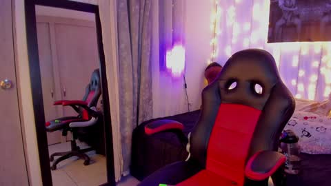 Snapshot of sophi_01 chatting on February 5, 2025, 5:09 am sophie online show from February 5, 2025, 5:09 am