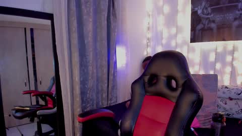 Snapshot of sophi_01 chatting on February 10, 2025, 9:04 am sophie online show from February 10, 2025, 9:04 am