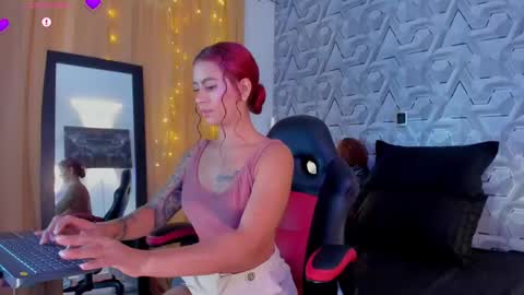 Snapshot of sophi_01 chatting on October 28, 2025, 2:42 pm sophie online show from October 28, 2025, 2:42 pm