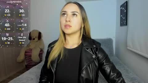 Snapshot of sophi_moreno chatting on December 13, 2025, 11:32 pm Sofi online show from December 13, 2025, 11:32 pm