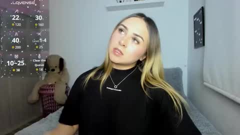 Snapshot of sophi_moreno chatting on December 16, 2025, 12:59 am Sofi online show from December 16, 2025, 12:59 am