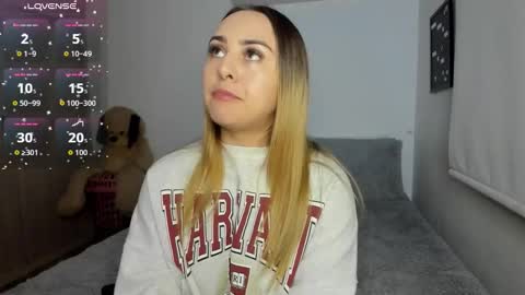 Snapshot of sophi_moreno chatting on December 19, 2025, 2:07 am Sofi online show from December 19, 2025, 2:07 am