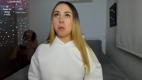 Snapshot of sophi_moreno chatting on December 23, 2025, 3:15 am Sofi online show from December 23, 2025, 3:15 am