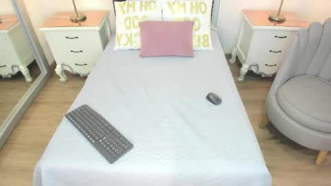 sophia boods online show from March 3, 2026, 3:45 am