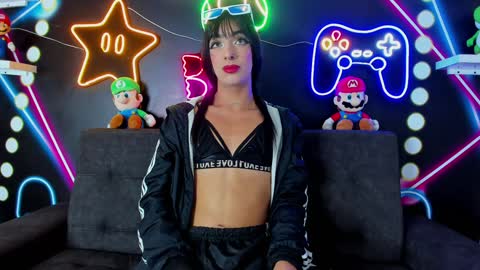 Sophi  online show from February 4, 2025, 9:49 am