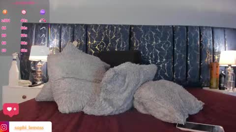 Sofia  online show from November 25, 2025, 8:20 pm