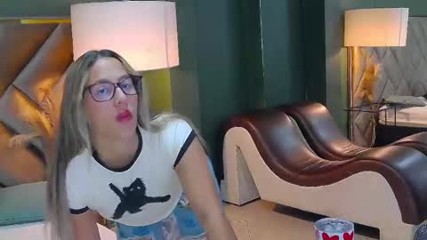 Snapshot of sophia_loreenn chatting on September 15, 2025, 2:39 pm Sofia online show from September 15, 2025, 2:39 pm