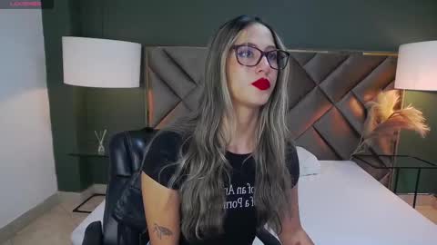 Snapshot of sophia_loreenn chatting on October 11, 2025, 2:26 pm Sofia online show from October 11, 2025, 2:26 pm