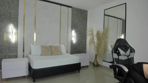 S O P H I A online show from September 11, 2025, 12:16 pm