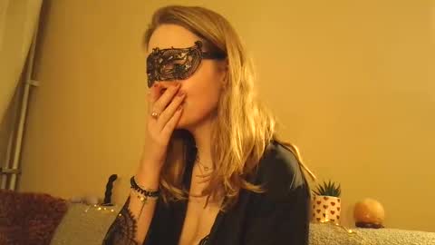 Snapshot of sophie_and_joost_luckydip chatting on March 5, 2026, 6:48 pm Sophie And Joost Luckydips Cam online show from March 5, 2026, 6:48 pm