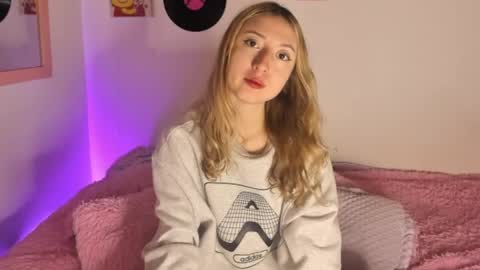 Snapshot of sophie_collins13 chatting on April 18, 2026, 7:34 am Sophie online show from April 18, 2026, 7:34 am