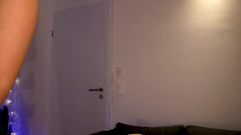 Sophie online show from September 17, 2025, 11:45 am