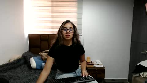 Snapshot of sophie_fox2 chatting on May 23, 2026, 7:40 pm sophie_fox2 online show from May 23, 2026, 7:40 pm