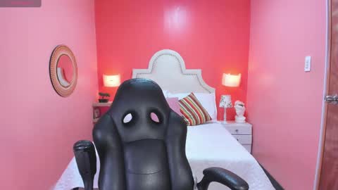 Snapshot of sophie_grays chatting on October 22, 2025, 8:52 pm S O P H I E online show from October 22, 2025, 8:52 pm