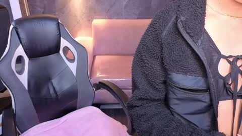 sophie_jones_b online show from April 9, 2026, 12:32 pm