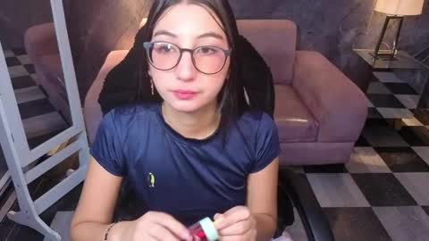 Snapshot of sophie_jones_b chatting on June 4, 2026, 12:44 pm sophie_jones_b online show from June 4, 2026, 12:44 pm