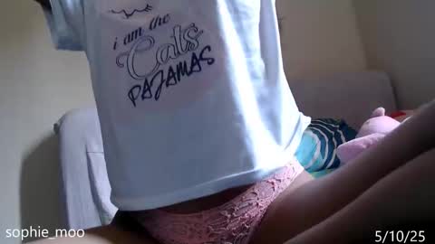 Sophie online show from October 5, 2025, 9:02 pm