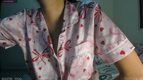 Sophie online show from November 12, 2025, 11:25 pm