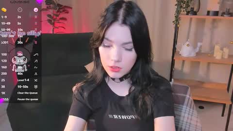 sophie_nomenal_ online show from October 2, 2025, 8:49 pm