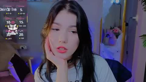 sophie_nomenal_ online show from October 28, 2025, 1:47 pm