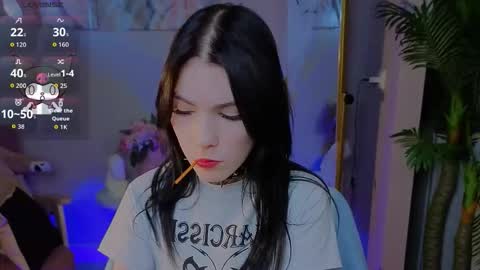 sophie_nomenal_ online show from October 29, 2025, 1:46 pm