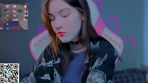 sophie_nomenal_ online show from April 30, 2026, 7:25 am