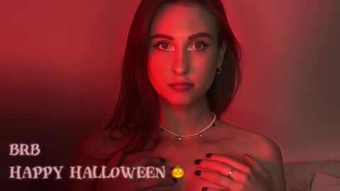 Sophie online show from October 15, 2025, 7:30 am