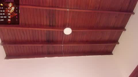 sophie_smith19 online show from October 16, 2025, 1:01 pm