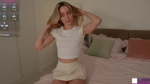 sophiebelll online show from April 18, 2026, 11:47 am