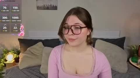 Snapshot of sophieblush chatting on May 26, 2026, 5:47 am Sophia online show from May 26, 2026, 5:47 am
