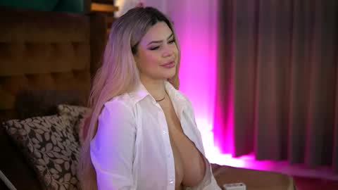 Sophie online show from November 22, 2025, 7:07 am