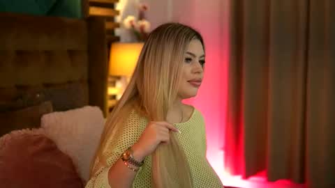 Sophie online show from November 24, 2025, 6:02 am