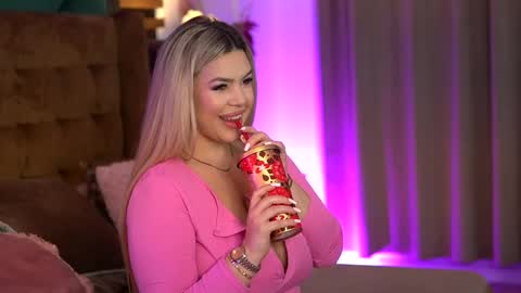 Snapshot of sophieboobsx chatting on May 13, 2026, 6:11 am Sophie online show from May 13, 2026, 6:11 am