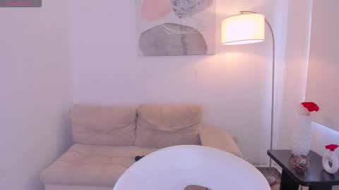 Sophie online show from September 29, 2025, 3:28 pm