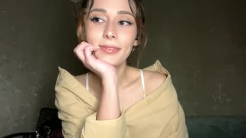 Snapshot of sophiedescoteaux chatting on October 6, 2025, 7:11 pm Mira online show from October 6, 2025, 7:11 pm