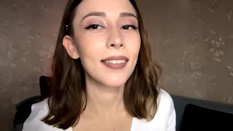 Snapshot of sophiedescoteaux chatting on October 23, 2025, 8:40 pm Mira online show from October 23, 2025, 8:40 pm