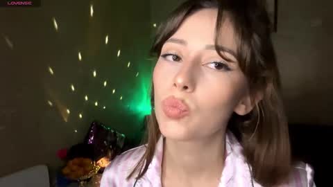 Snapshot of sophiedescoteaux chatting on November 29, 2025, 9:07 pm Mira online show from November 29, 2025, 9:07 pm