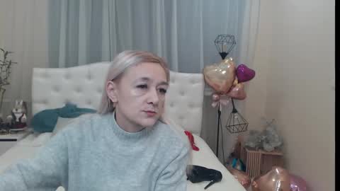 sophiekittyy online show from March 1, 2025, 7:19 am