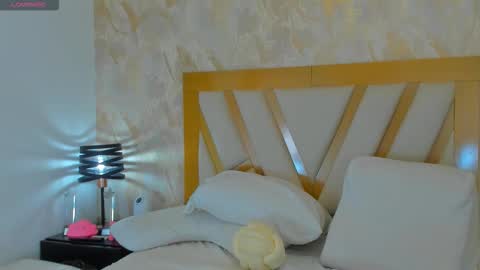 Sophie online show from September 18, 2025, 1:35 pm