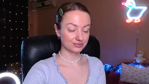 sophieleroux online show from March 15, 2026, 11:49 am