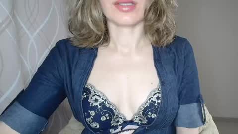 Snapshot of sophiemisss chatting on May 21, 2026, 6:20 am Sophiemisss online show from May 21, 2026, 6:20 am