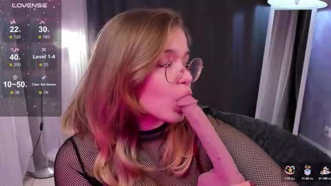 Snapshot of sophiemure chatting on September 16, 2025, 3:35 pm Sophie online show from September 16, 2025, 3:35 pm