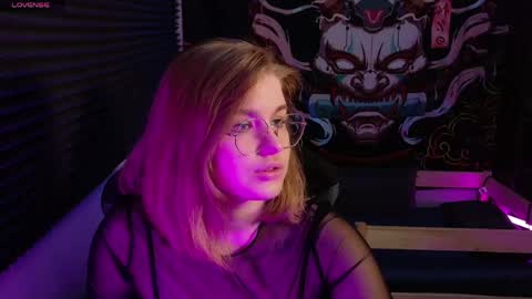 Snapshot of sophiemure chatting on May 9, 2026, 8:58 pm Sophie online show from May 9, 2026, 8:58 pm