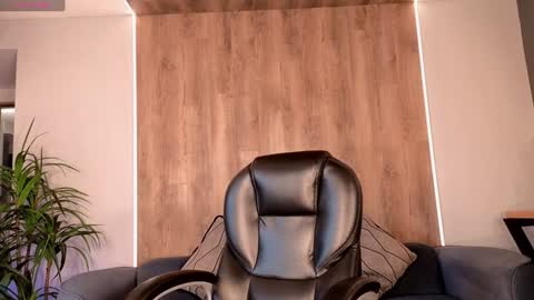 Sophie  Palmer online show from January 27, 2025, 3:50 pm