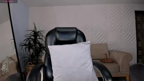 Sophie  Palmer online show from February 24, 2025, 6:04 pm