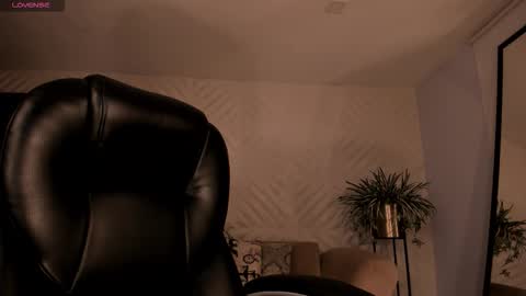 Sophie  Palmer online show from January 6, 2026, 12:31 pm