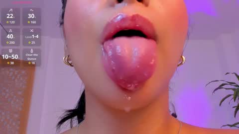 sophierooy online show from March 6, 2025, 1:24 pm