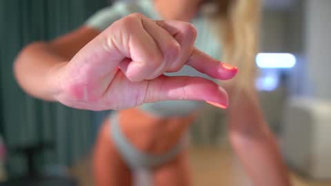       online show from September 15, 2025, 4:51 pm