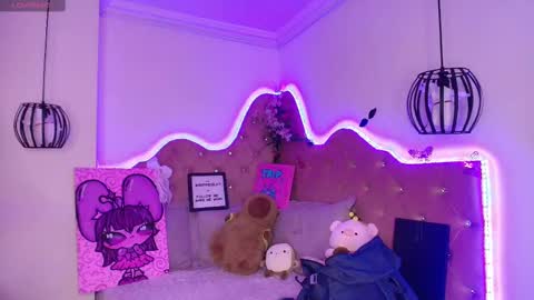 Snapshot of sophievv chatting on October 19, 2025, 7:58 pm Sophie online show from October 19, 2025, 7:58 pm